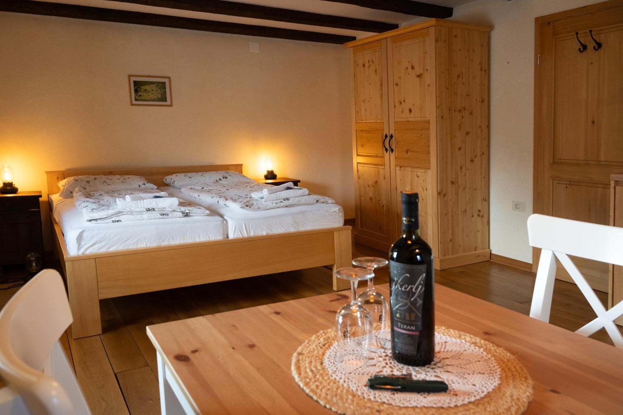 Skerlj Wine Estate Pensionat Tomaj Exteriör bild